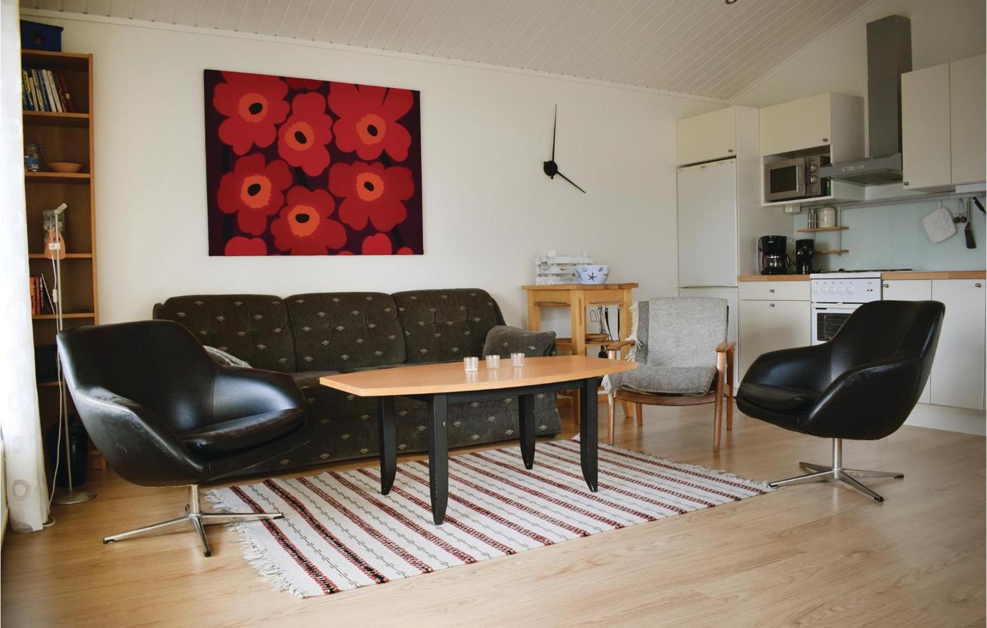 Amazing Home In Loettorp With House Sea View Zewnętrze zdjęcie